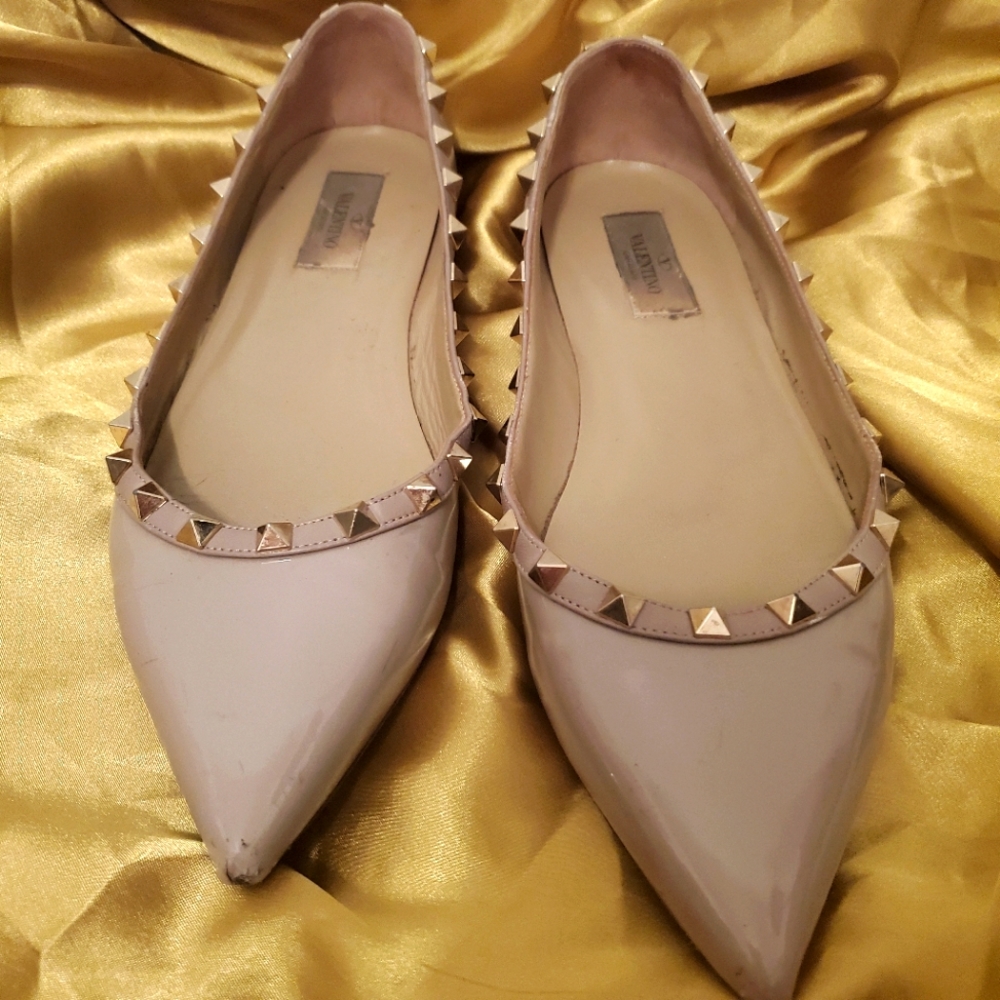 Valentino | Nude Rock Stud Ballerina Flats w Pointy Toe Patent Leather - 8.5 - Picture 14 of 15